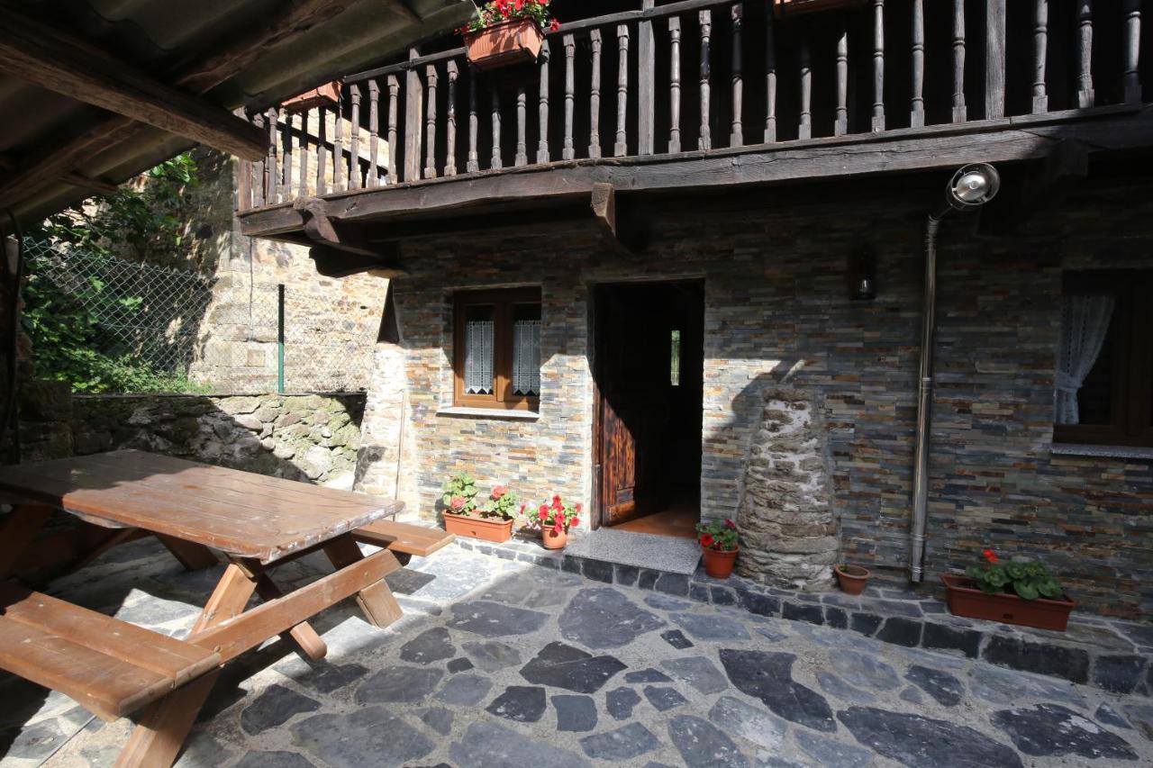 Casa Rural Madreselva 2 Navelgas Exterior photo